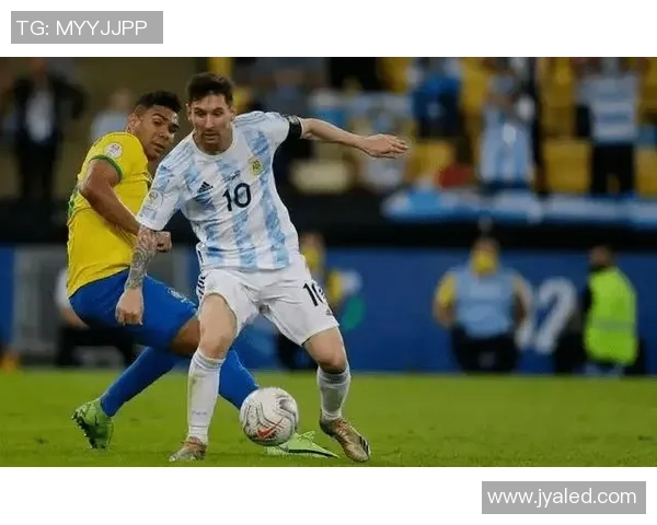 足球明星出发瞬间捕捉精彩时刻的照片展现他们的风采与魅力